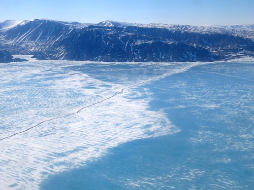 Discontinuous leads in the ice floe
